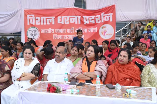 एआई समिट में कांग्रेस के अभद्र कृत्य के विरोध में भाजपा महिला मोर्चा का प्रदर्शन