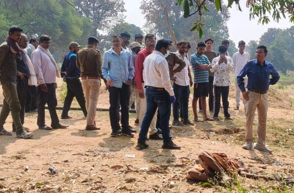 अज्ञात महिला की मिली लाश, पुलिस को हत्या की आशंका