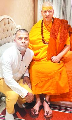 कैलाशानंद गिरी जी महाराज का आशीर्वाद राजीव मूंदड़ा को मिला