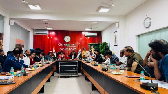  मोना सेन के साथ बैठक में  निर्माता, फिल्मकार समस्याओं पर बिफरे 