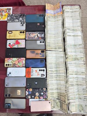 ताश पर जुआं खेल रहे 19‌लोग गिरफ्तार, ढाई लाख, 20 मोबाइल जब्त 