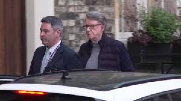 एपस्टीन फ़ाइल मामले में अमेरिका में ब्रिटेन के राजदूत रहे पीटर मैंडसलन गिरफ़्तार