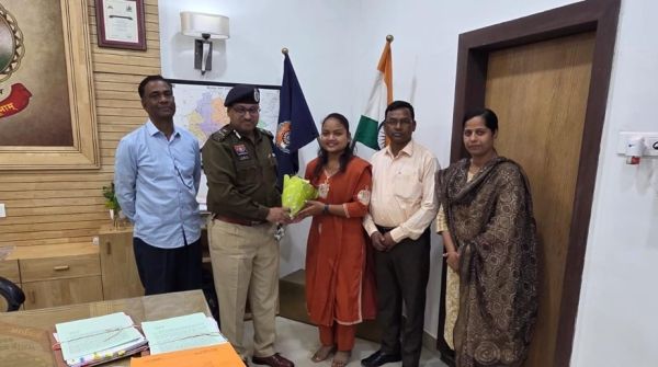 पहली कोशिश में जज बनी पुलिसकर्मी की बेटी, आईजी ने किया सम्मानित