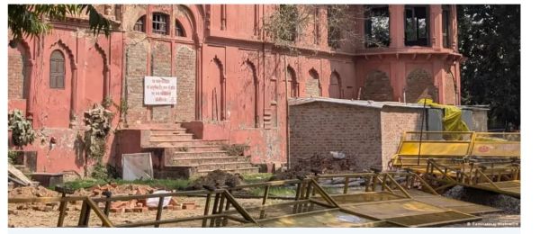 लखनऊ विश्वविद्यालय में नमाज और हनुमान चालीसा पर विवाद क्यों