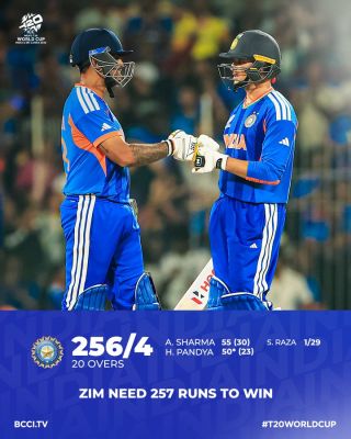 भारत के चार विकेट पर 256 रन