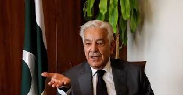 अफगानिस्तान के साथ अब ‘खुली जंग’ की स्थिति : पाकिस्तानी रक्षा मंत्री