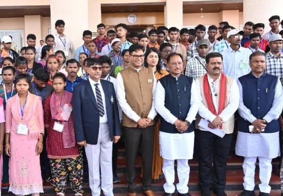 गनतंत्र छोड़कर गणतंत्र में आने वाले 120 युवाओं ने देखी विधानसभा की कार्यवाही 