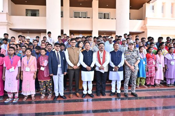 पुनर्वासित युवाओं ने देखी विधानसभा की कार्रवाई 