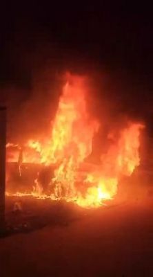युकां अध्यक्ष के घर गाड़ियों में आग लाई