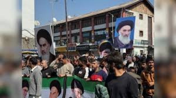 कश्मीर: खामेनेई की हत्या के विरोध में प्रदर्शन के बीच प्रतिबंध अब भी लागू