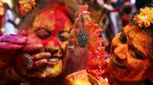 होली के मौके़ पर राष्ट्रपति, पीएम मोदी और कांग्रेस अध्यक्ष ने क्या कहा?