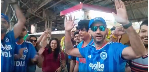 टी20 वर्ल्ड कप : विभिन्न शहरों और राज्यों से बड़ी संख्या में ट्रेन से मैच देखने अहमदाबाद पहुंचे क्रिकेट प्रेमी