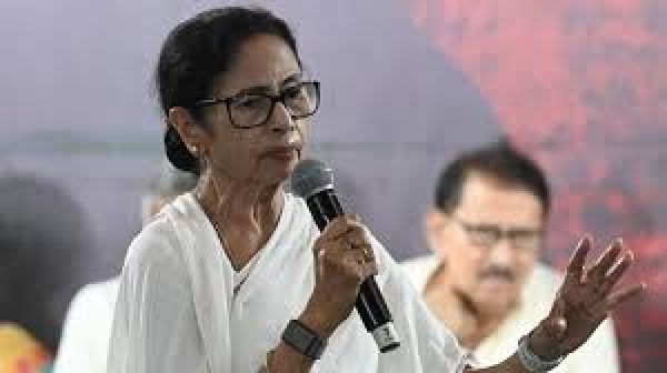 पश्चिम बंगाल विधानसभा चुनाव: ममता बनर्जी क्या बीजेपी को रोक पाएँगी?