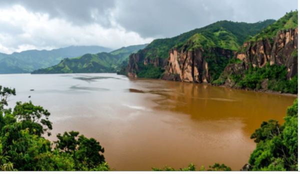 ऐसी झील, जहां खूबसूरती और खौफ साथ-साथ रहते हैं; 1986 में बरसी थी मौत 