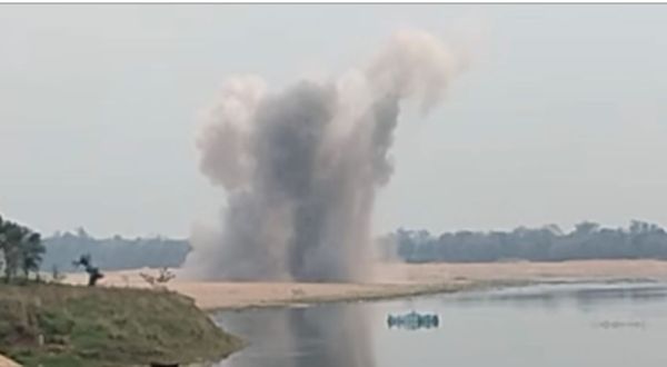 झारखंड : द्वितीय विश्व युद्ध काल का 227 किलो का बम सेना ने कंट्रोल्ड ब्लास्ट के जरिए किया डिफ्यूज 