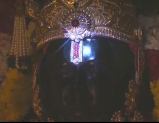 अयोध्या : अभिजीत मुहूर्त में रामलला का दिव्य ‘सूर्य तिलक’,श्रद्धालु भावविभोर