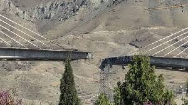 डोनाल्ड ट्रंप के ईरान के 'सबसे बड़े पुल' पर हमले के दावे पर ईरानी विदेश मंत्री की कड़ी प्रतिक्रिया