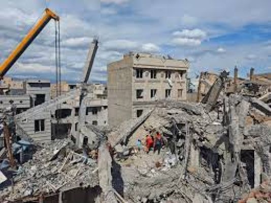 ईरानी पुल पर हमले के बाद 'जंग का समर्थन करने वाले' ईरानी लोग बीबीसी से क्या बोले