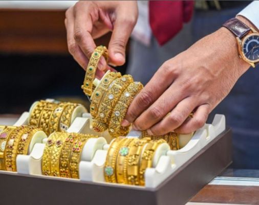 वैश्विक संघर्षों के बीच रिकॉर्ड हाई से सोना 50,000 रुपए तो चांदी 2 लाख रुपए नीचे; जानिए कीमती धातुओं में गिरावट की वजह और आगे कैसी रहेगी चाल