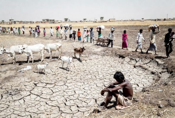 ‘छत्तीसगढ़’ का संपादकीय : ...अब जलवायु परिवर्तन से  मजदूरों की बेबस घरवापिसी
