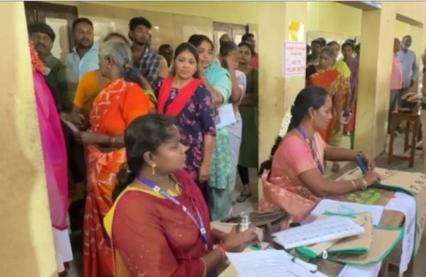 पुडुचेरी में मतदान जारी, भाजपा ने एनडीए के लिए मजबूत जनादेश की अपील की