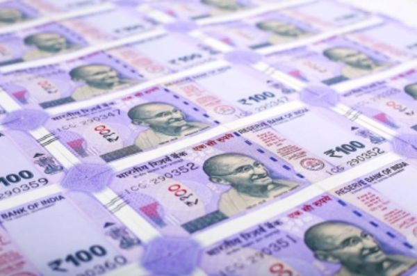 आरबीआई की समयसीमा से पहले डॉलर के मुकाबले रुपया हुआ मजबूत 