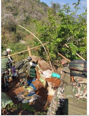 बीएसएफ जवान की हत्या के बाद मणिपुर में तलाशी अभियान जारी, 21 अवैध बंकर नष्ट किए गए