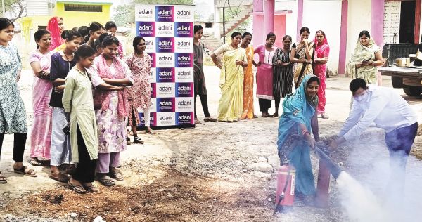 स्कूलों-समुदायों में अग्नि से बचाव, सतर्कता और आपात-सुरक्षित व्यवहार के प्रति अदाणी पावर ने 120+ को दी जागरूकता-प्रशिक्षण
