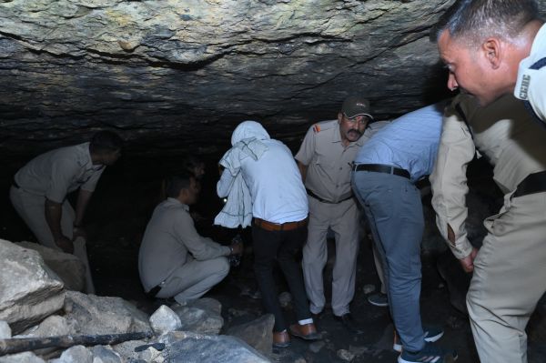 करीब 150 मीटर सुरंग में अवैध कोयला खनन पर सख्ती, सेंट्रल फ्लाइंग स्क्वाड की बड़ी कार्रवाई