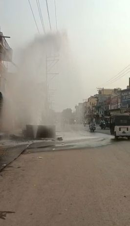 देखें VIDEOS: भाठागांव में पाइपलाइन फटी, सड़कों पर बहा पानी..