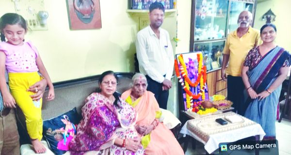 मातृभूमि की खातिर जान न्यौछावर करने वाले शहीद राजीव पाण्डेय के माता-पिता सम्मानित