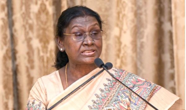 पहलगाम आतंकी हमले की बरसी पर राष्ट्रपति मुर्मु ने पीड़ितों को दी श्रद्धांजलि 