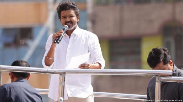 पश्चिम बंगाल और तमिलनाडु में मतदान, अभिनेता विजय की पार्टी पर भी टिकी निगाहें