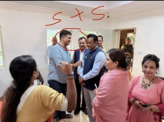 महुआ मोइत्रा का सौरभ सिंह पर आरोप