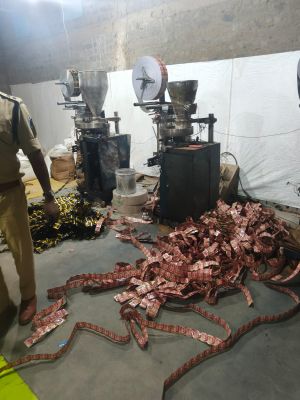 अवैध गुटखा फैक्ट्री का भंडाफोड़, भारी मात्रा में सामान और मशीनरी जब्त