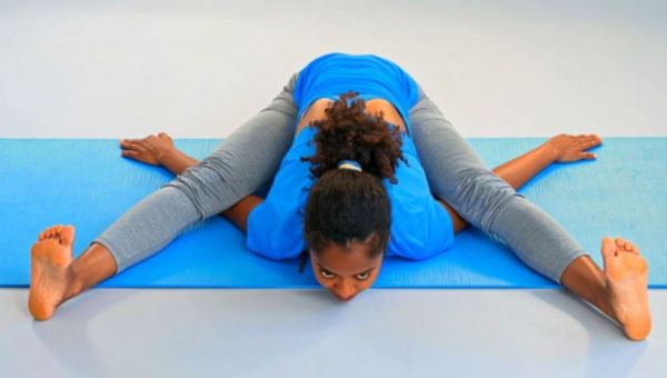 तनाव, कब्ज और कमर दर्द से राहत दिलाता है कुर्मासन, पेट की चर्बी कम करने में भी लाभकारी 