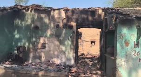 राजस्थान: युवक की हत्या के विरोध में तीस घरों में आगजनी, भारी पुलिस बल तैनात