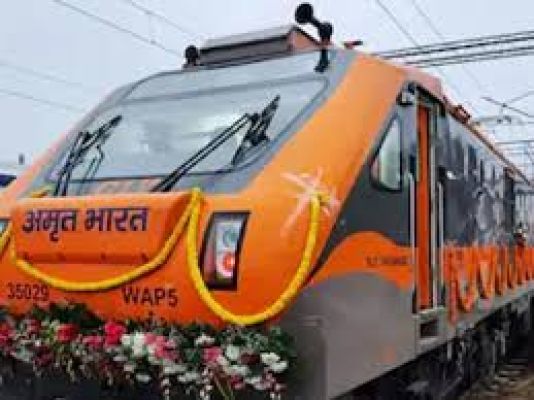 प्रधानमंत्री मोदी ने वाराणसी-पुणे और अयोध्या-मुंबई अमृत भारत एक्सप्रेस को दिखाई हरी झंडी