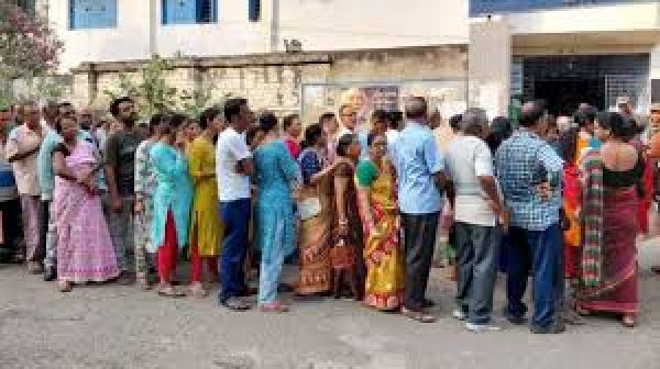 पश्चिम बंगाल में 9 बजे तक 18.39 फ़ीसदी वोटिंग हुई, सीएम ममता बनर्जी ने बीजेपी पर लगाया ये आरोप