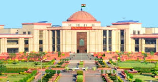 एसीआर छिपाकर पदोन्नति रोकी, हाईकोर्ट ने लगाई फटकार