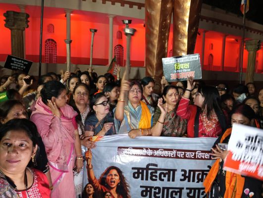 महिला मोर्चा ने निकाली आक्रोश रैली 