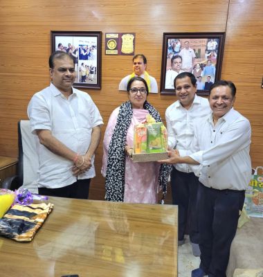 सिंधी एकेडमी की  अध्यक्ष सुषमा जेठानी का अभिनंदन