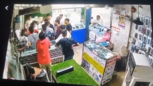रवि भवन में मोबाइल कारोबारी से मारपीट, जुर्म मामूली धाराओं का