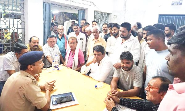 मामूली विवाद पर पुलिस कार्रवाई, कांग्रेस ने थाना घेरा