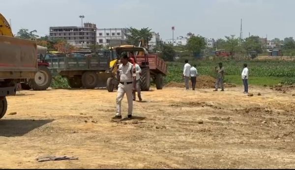सरगुजा में अतिक्रमण पर बुलडोजर, तालाब की 57 डिसमिल जमीन कराई कब्जा मुक्त