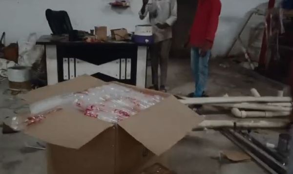 देखें VIDEO : प्लास्टिक डिस्पोजल फैक्ट्री पर केंद्रीय टीम की दबिश, बाजार में हड़कंप 