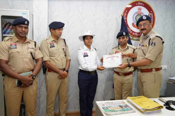 ट्रैफिक, क्राइम एवं मध्य जोन के 40 अधिकारी/कर्मचारी सम्मानित