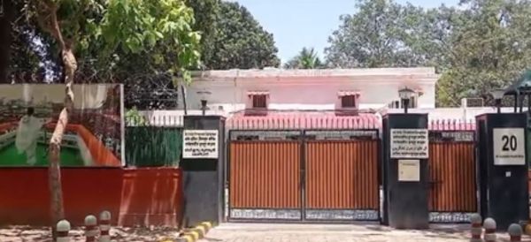 नई दिल्ली में टीएमसी कार्यालय पर पसरा सन्नाटा, भाजपा लगातार बना रही बढ़त 