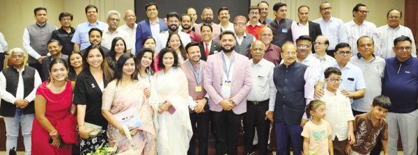 विभिन्न क्षेत्रों में विशिष्ट योगदान देने वाले नागरिकों को रोटरी क्लब ऑफ रायपुर ग्रेटर से मिला सम्मान