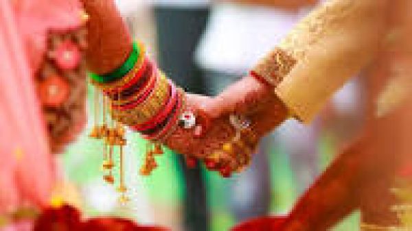 गुरुग्राम में दो महिलाओं ने आपस में शादी करने का दावा किया, सुरक्षा की मांग की